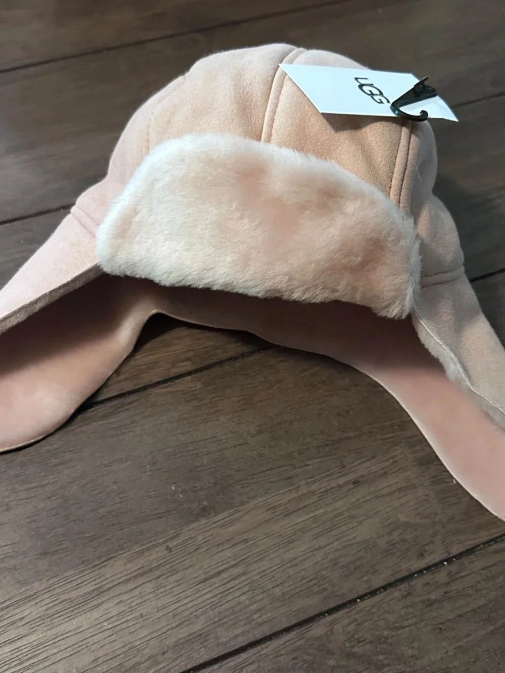 NWT UGG kids Shearling Sheepskin Trapper Hat. Size 2-4 Years.